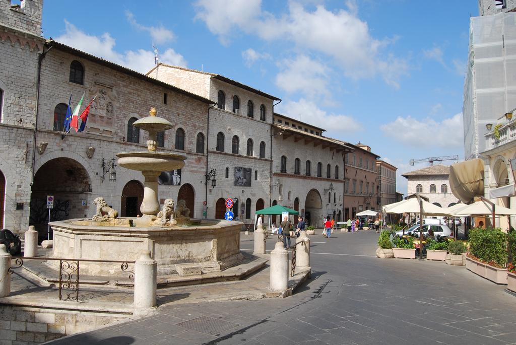 Albergo La Rocca Asyż Zewnętrze zdjęcie